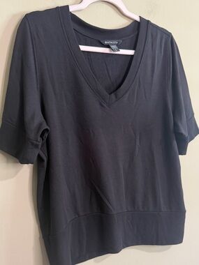 Athleta Black V-Neck Relaxed Short Sleeve Sweatshirt